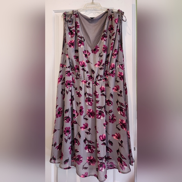 torrid Dresses & Skirts - Torrid Floral Tie Shoulder Dress